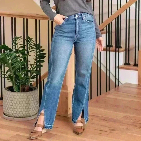 NWT KanCan Medora Med Wash Faded Highrise 90’s Split Hem Straight Jean Size 9/28 - Picture 1 of 16